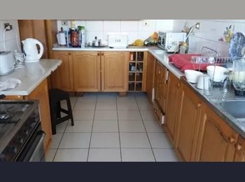 CompartoDepto CL - Pieza grande con baño privado, Providencia - CH$350.000 por mes