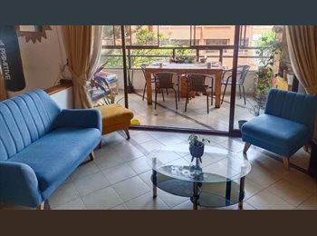 CompartoApto CO - Habitación con baño privado en Laureles, Medellín - COP$ 500.000 por mes