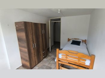 CompartoApto CO - ¡Habitación Mediana con baño compartido! A dos cuadras de los Andes, Bogotá - COP$ 1.050.000 por mes