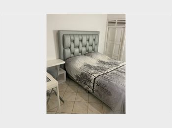 CompartoApto CO - Habitación Cama Queen con Baño pvdo solo para Damas, Medellín - COP$ 900.000 por mes