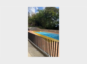 CompartoApto CO - ✨ SE RENTA HABITACIÓN – LOMA DE LOS BERNAL ✨, Itagüí - COP$ 1.400.000 por mes