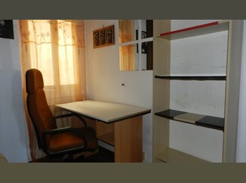 Roomgo ES - Bonita habitacion para en atico con terracita y mucho sol, Cornellà de Llobregat - 585 € por mes
