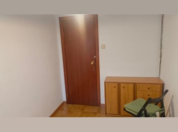 Roomgo ES - Habitación en piso tranquilo junto al mar, Badalona - 480 € por mes