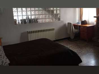 Roomgo ES - Habitación compartida a 10 minutos de la USJ, España - 400 € por mes
