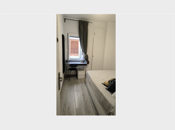 Roomgo ES - Habitación doble en piso compartido, zona Marina – Poblenou (Barcelona), Barcelona - 700 € por mes