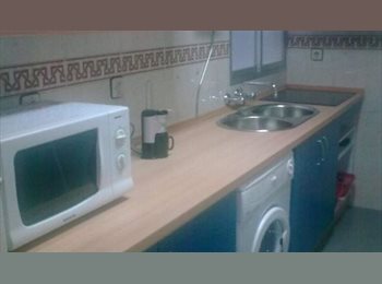 Roomgo ES - Se alquila habitación a chica, Malaga - 350 € por mes