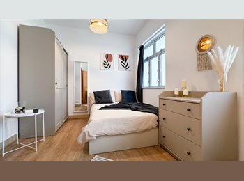 Roomgo HK - Spacious Fully Furnished Ensuite in Causeway Bay, Causeway Bay - HKD15,900 pcm