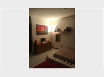 Roomgo IT - AMPIA CAMERA CON TERRAZZO MM2 Famagosta, Navigli - Ticinese - Pta Genova - Lorenteggio - 670 € al mese