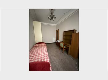 Roomgo IT - Affittasi stanza singola  in Via Donghi, Genova - 245 € al mese