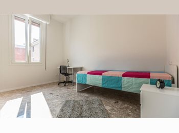 Roomgo IT - Grande e Moderna Stanza singola (Bollette incluse), Bologna - 650 € al mese