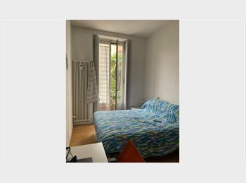 Roomgo IT - Stanza matrimoniale in trilocale - Isola, Centrale - Loreto - 880 € al mese