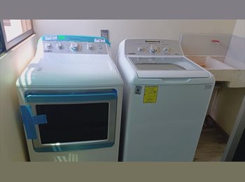Roomgo MX - Renta cuarto compartido o solo , para estudiante mujer cerca de Arquitectura y Medicina, Guadalajara - MX$6,000 por mes