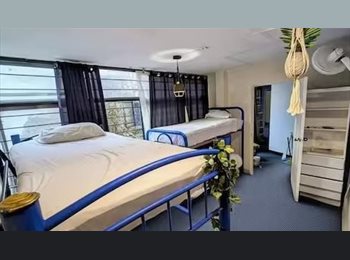 Roomgo MX - Nomad Friendly Mix Dorm en Col. Americana : Wifi, Patio & Cowork, Guadalajara - MX$2,899 por mes