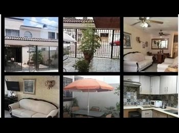 Roomgo MX - Rento Recámara Amueblada a 3 Cuadras de Hospital Zoquican y a 4 De plaza Patria, Zapopan - MX$4,000 por mes