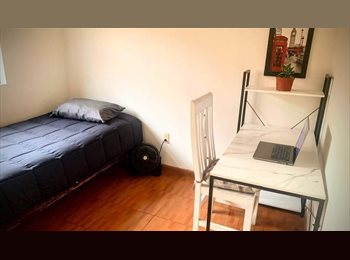 Roomgo MX - Cuarto en renta frente a estación del tren Unidad Deportiva, Guadalajara - MX$4,500 por mes