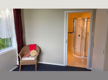Roomgo NZ - For rent a bedroom with ensuite bathroom in a three bedroom house in Melrose overlooking Lyle Bay., Wellington - $300 pw