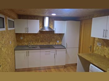 Roomgo PT - Quarto com wc não fumadores com tudo incluído a 10 minutos de Lisboa, Lisboa - 340 € Por mês