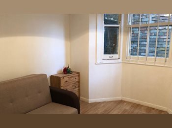 Roomgo UK - Studio flat with a separate kitchen and outside space located in London E17., Walthamstow - £1,300 pcm
