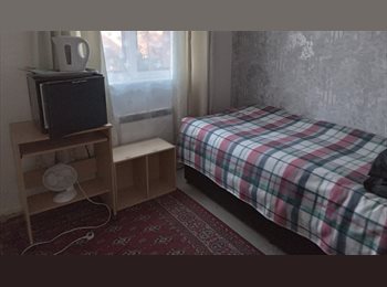 Roomgo UK - Bedsit room. £ 800    £400 deposit, Norbiton - £800 pcm