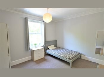 Roomgo UK - Good Sized Room in A Shared House in Kingston Upon Thames, Kingston upon Thames - £950 pcm