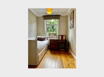 Roomgo UK - Room available in Townhouse, Englefield Green, Egham - £650 pcm
