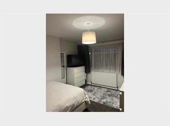 Roomgo UK - .large double room, clean., Sunbury-on-Thames - £825 pcm