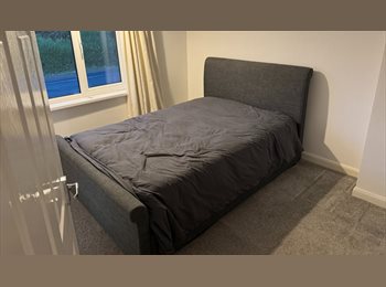 Roomgo UK - Luxury Room with a view, Stockland Green - £595 pcm