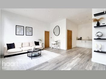 Roomgo UK - Double room to rent in large ground floor apartment, Ely - £800 pcm