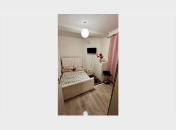 Roomgo UK - Double Bedroom Available To Rent, Clapham - £800 pcm