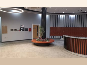 Roomgo UK - Amazing Double room / attached ENSUITE Bathroom in a Flat, Barking - £1,300 pcm