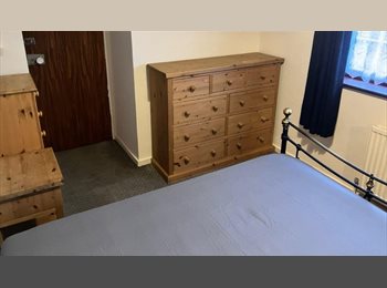 Roomgo UK - Double room to rent in shared house in Bedfont, East Bedfont - £675 pcm