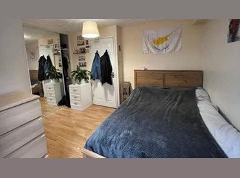 Roomgo UK - Double Room in friendly 4-bed house - Surrey Quays, Rotherhithe - £875 pcm