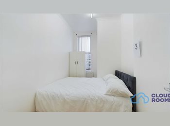 Roomgo UK - Double Room in Shared Flat – E13  Upton Park, Upton - £780 pcm