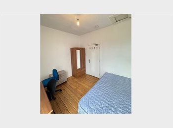 Roomgo UK - Double room in good location, Moss Side - £444 pcm