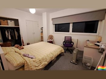 Roomgo UK - Double ensuite unfurnished room by the Clyde, Partick - £600 pcm