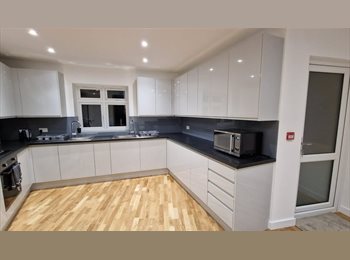 Roomgo UK - Rooms to rent in Redbridge, Gants Hill - £1,100 pcm