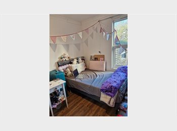 Roomgo UK - Cozy room for one!, Bow - £760 pcm