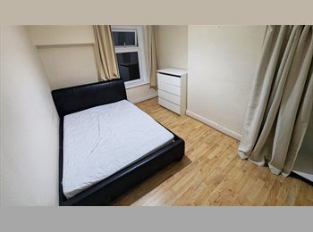 Roomgo UK - Double Bedroom - Shared House - All Bills Included! Location: CF11 7HF, Grangetown - £550 pcm