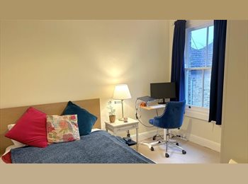 Roomgo UK - Airy double room, Shepherds Bush - £1,250 pcm