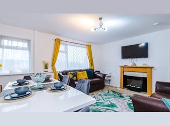 Roomgo UK - Modern 5 Bed Flat Available in Bolton, Dobb Brow - £600 pcm