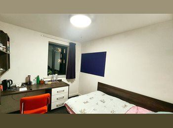 Roomgo UK - Modern Ensuite Room Available Immediately, Kensington - £500 pcm