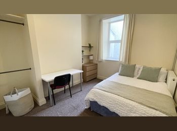 Roomgo UK - Room in 6-Bed House – Bills Included – First Month Free – Live Alone for Now, Swansea - £650 pcm