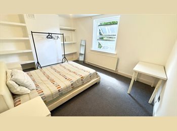 Roomgo UK - Large Room in New Cross, New Cross - £850 pcm