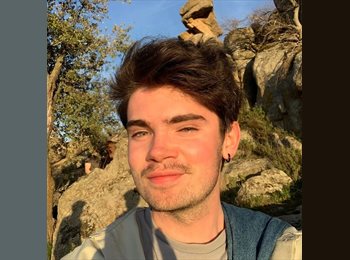 Roomgo UK - Gabriel - 25 - Charing Cross