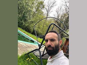 Roomgo UK - Vahid - 41 - Charing Cross