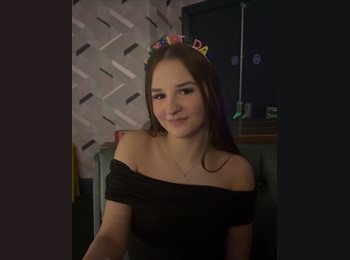 Roomgo UK - Chloe - 18 - Altrincham