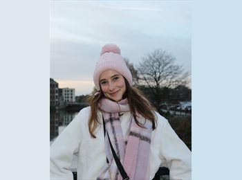 Roomgo UK - Faye  - 22 - Cheam