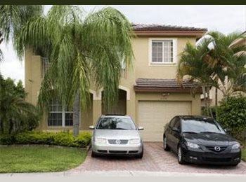 Roomgo US - $1000 ROOM FOR RENT IN KENDALL. No Deposit Required, Three Lakes - $1,000 pm