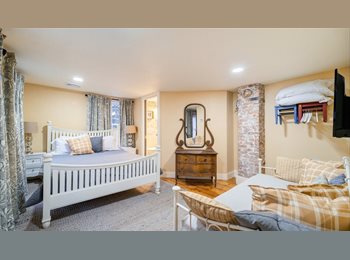 Roomgo US - Furnished room with private bath, Florida - $1,300 pm