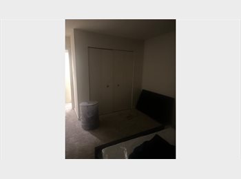 Roomgo US - Room for rent 800 a month including utilities, Forestville - $600 pm
